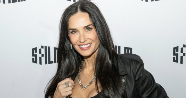 A maquiagem 'realmente simples' de Demi Moore inclui esta máscara de Rímel de US $ 30 que dá um efeito falso


