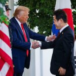 A especulação continuou sobre a saúde de Donald Trump na segunda -feira depois que ele foi visto com mais uma contusão em suas mãos, desta vez um azul escuro venceu que era fortemente visível