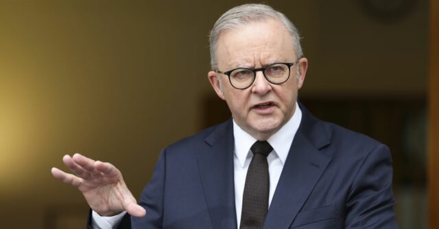 Primeiro -ministro Anthony Albanese para pressionar uma entrevista na Parlamento Casa em Canderra