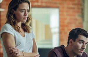 A nova série de suspense da Netflix é perfeita para assistir compulsivamente Julie Delpy e o elenco de refém