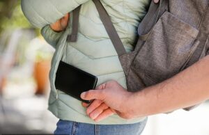 A polícia acusou apenas 169 pessoas pelo roubo de 116.000 celulares em Londres no ano passado, 13 por hora. Os números da Escócia Yard, vistos pelo Daily Mail, revelaram que 116.656 telefones celulares foram roubados no ano passado