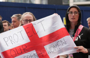 A polícia é acusada de concusar o suposto requerente de asilo por medo de “inflamação da tensão da comunidade” A polícia é acusada de concusar o suposto requerente de asilo por medo de "inflamação da tensão da comunidade"