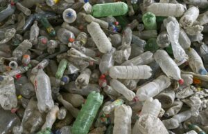 A poluição plástica está falando com a crise A poluição plástica está falando com a crise