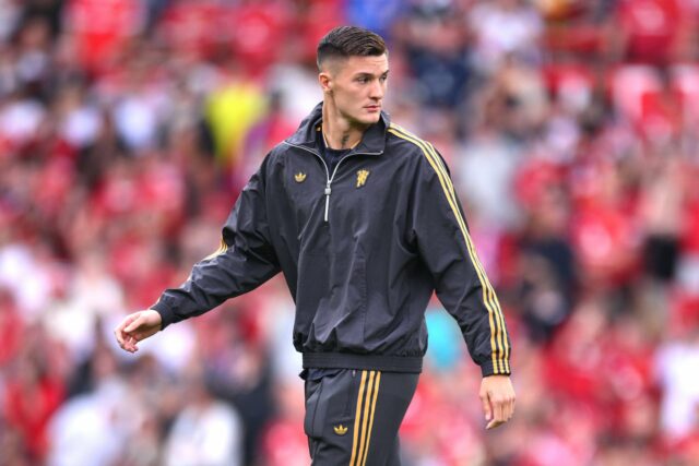 Manchester United revelou uma nova assinatura de Benjamin Sesso