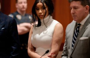 A recepcionista que descreveu as brigas na clínica de um médico dá a tração dos defensores do Cardi B no tribunal civil A recepcionista que descreveu as brigas na clínica de um médico dá a tração dos defensores do Cardi B no tribunal civil