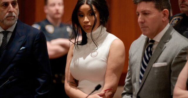 A recepcionista que descreveu as brigas na clínica de um médico dá a tração dos defensores do Cardi B no tribunal civil



