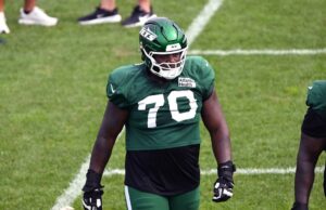 A resposta da linha ofensiva entre as coisas para assistir no segundo jogo da pré -temporada Jetsa Treinador Jets Aaron Glenn em uma conferência de imprensa.