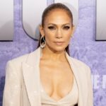 A sacola de US $ 4.100 de Jennifer Lopez faz com que qualquer roupa pareça rica: roubar o estilo por US $ 20