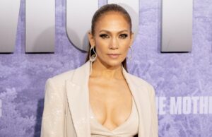 A sacola de US $ 4.100 de Jennifer Lopez faz com que qualquer roupa pareça rica: roubar o estilo por US $ 20 A sacola de US $ 4.100 de Jennifer Lopez faz com que qualquer roupa pareça rica: roubar o estilo por US $ 20