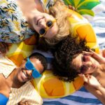 A toalha de praia 'perfeita' de secagem rápida está agora com 50% de desconto