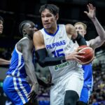 June Mar Fajardo (bola) e Gilas Pilipinas China Taipei vem de uma perda. -Fiba.basketball