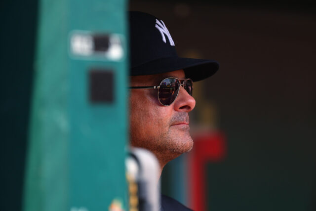 Aaron Boone, gerente dos Yankees, dá defesa bizarra do erro Aaron Boone, gerente dos Yankees, dá defesa bizarra do erro de Anthony Volpe