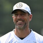 Aaron Rodgers #8 do Pittsburgh Steelers em ação durante o Mini -Família no UPMC Rooney Sports Complex em 12 de junho de 2025 em Pittsburgh, Pensilvânia.