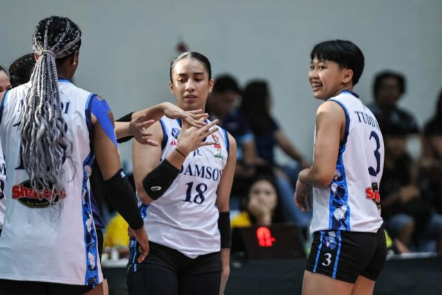 O novato de Adamson Lady Falcons, Abby Segui, durante um jogo contra o USPF na perna de Cebu dos Invitatacionais Nacionais de Super League (SSL) do Shakey.