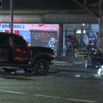 Um filho adolescente sob custódia da polícia no hospital depois que afirmou que a BMW roubou o trânsito antes de colidir no centro médico no oeste de Sydney. No Alegrego de 16 anos, expulso a BMW roubada em frente a um centro médico em St. Mary no meio da noite após o estudo da polícia.