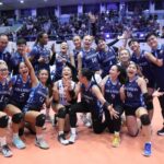 Adamson Lady Falcons comemoram o título de Legs Cebu da Super League (SSL) de 2025 Shakey (SSL).