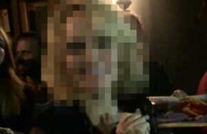 Adivinha quem é a celebridade favorita dos paparazzi! 073025_uess_who're_pemala_anderson_kal