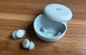 Agora você pode comprar fones de ouvido do sono com córregos sonoros com cancelamento de ruído ativo. Guia de instalação com pontas de orelha e asas da Soundcore Sleep A30 fones de ouvido