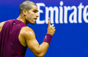 Ainda ostentando seu corte de tripulação não intencional, Alcaraz rola direto para a 3ª rodada nos Estados Unidos Open Ainda ostentando seu corte de tripulação não intencional, Alcaraz rola direto para a 3ª rodada nos Estados Unidos Open