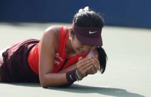 Alex Eala está em êxtase após sua histórica vitória nos EUA Alexandra Eala, das Filipinas, comemora o Match Point contra Clara Tauson, da Dinamarca, durante a primeira rodada de suas femininas na primeira rodada no primeiro dia do 2025 US Open, no Centro Nacional de Tênis da USTA Billie Jean King, em 24 de agosto de 2025, no bairro de Flushing, no Queens Borough, da cidade de Nova York.