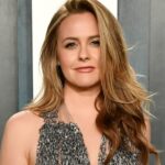 Alicia Silverstone "quer estragar" o legado "Drop -Robne" com a série de sequelas: "Faremos o possível para homenagear o original"