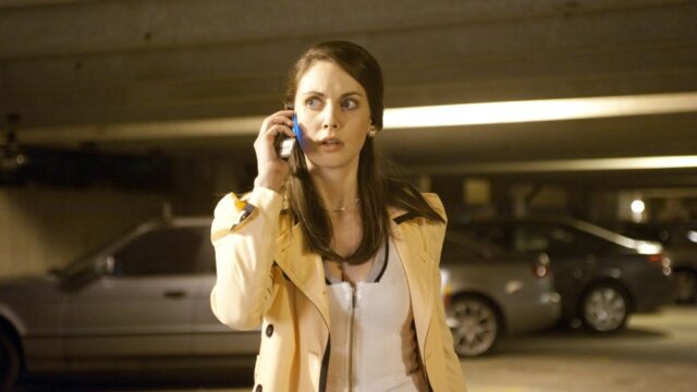Alison Brie diz que o 'problema com a era atual' de 'gritar' é que 'muitas pessoas vivem': 'os quatro principais devem morrer'

