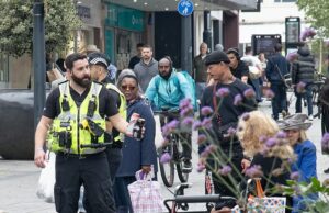 Alto O centro da cidade de Derby viu um aumento nos policiais que patrulham a área após o recente assassinato de um empresário em um banco e um assalto de bronze, ambos em plena luz do dia