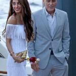 Amal e George Clooney colocaram uma tela fantástica quando saíram para jantar em seu amado Lake Como no domingo