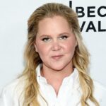 Tudo o que Amy Schumer disse sobre sua decisão de obter lipoaspiração depois de dar à luz