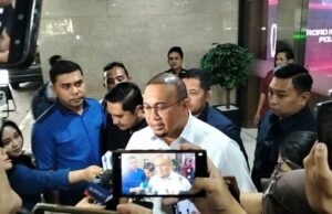 Andre Rosiade revogou o relatório, chamado The Ball Mafia, o autor Sowan pediu desculpas em público Andre Rosiade revogou o relatório, chamado The Ball Mafia, o autor Sowan pediu desculpas em público