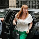 Angela Rayner foi acusada de planejar uma 'corrida de frango' para um assento mais seguro na costa sul, abandonando seu assento de Ashton no norte