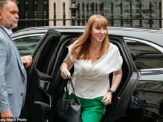 Angela Rayner acusada de esboçar ‘Hen Run’ para um assento mais seguro no sul, no meio da ascensão da reforma – depois que a substituição do PM pagou ₤ 800.000 no Seaside Pad em Hove Angela Rayner foi acusada de planejar uma 'corrida de frango' para um assento mais seguro na costa sul, abandonando seu assento de Ashton no norte