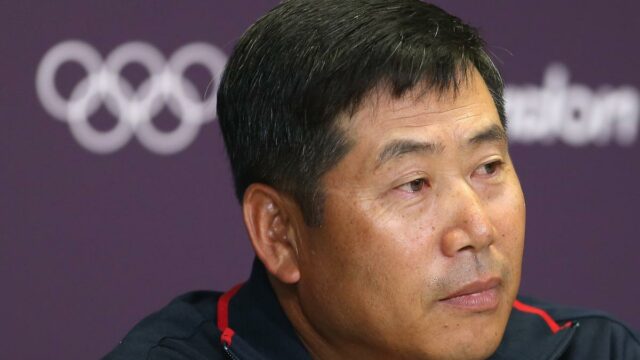 Antecipando os documentos diminuem o novo treinador indiano do Kisik Lee Coach

