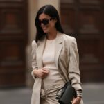 Ao seu fim de guarda -roupa de verão, esses 13 Blazers de Lino Ricos de Mom falta