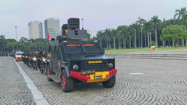 Após o julgamento, a polícia 'Kepung' Jacarta com uma patrulha gigante 


