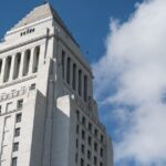 Após o longo atraso, o prefeito baixo nomeia o novo filme de Liaison para Los Angeles