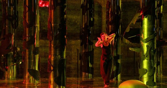 Apreciação: Robert Wilson, que mudou tudo o que tocou, foi o artista teatral mais influente do nosso tempo

