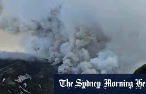 Apresente fumaça do vulcão russo Apresente fumaça do vulcão russo