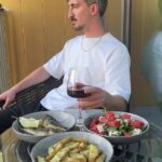 Um cientista de saúde intestinal revelou exatamente o que ele come em um dia na dieta mediterrânea - e por que isso poderia transformar sua saúde