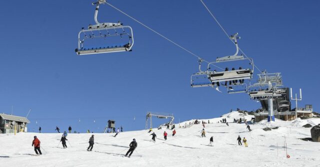 Aquisição de resorts de esqui Perher por snowboarder da Death em Fields Park Credo

