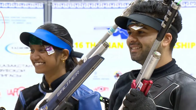 Arjun Babuta-Alavenil Valarivan Sacos Sacos de 10m de Rifle de Air Gold Gold Gold 

