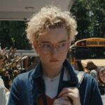 Julia Garner em 'Armas' (Warner Bros.)