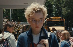 ‘Arma’ é outro Warner Bros. Boxing abre a partir de US $ 40 milhões Julia Garner em 'Armas' (Warner Bros.)