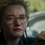 Julia Garner em 'Armas' (Warner Bros.)