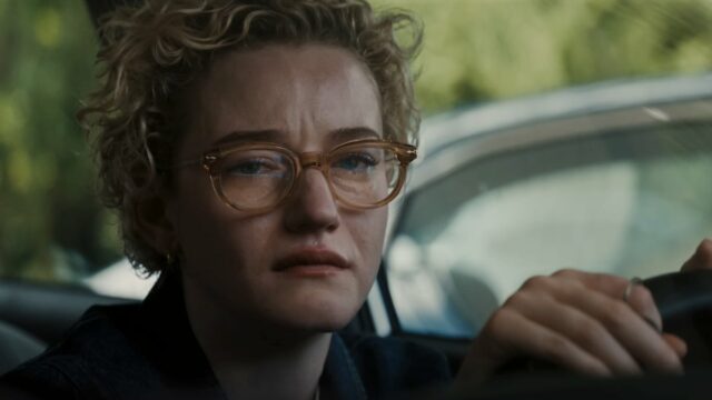 Julia Garner em 'Armas' (Warner Bros.)
