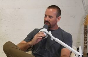 Armi Hammer rachaduras vão para a piada podkast ARMER-KALMER-KAL-08-07-2025