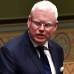 O deputado NSW Oblass, Gareth Domingo, fora do julgamento.