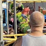 Treze crianças e um adulto ficaram feridos quando uma montanha -russa foi rastreada em um parque de diversões à beira do mar.