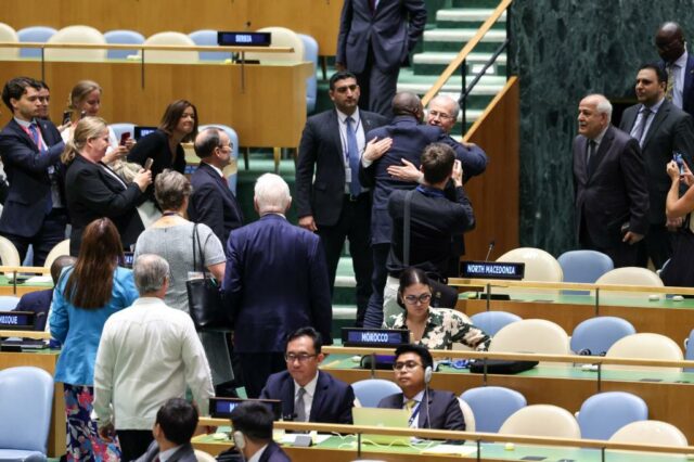 O secretário de Relações Exteriores britânico David Lammy, incluindo o primeiro -ministro palestino Mohammad Mustafa em uma conferência da ONU.