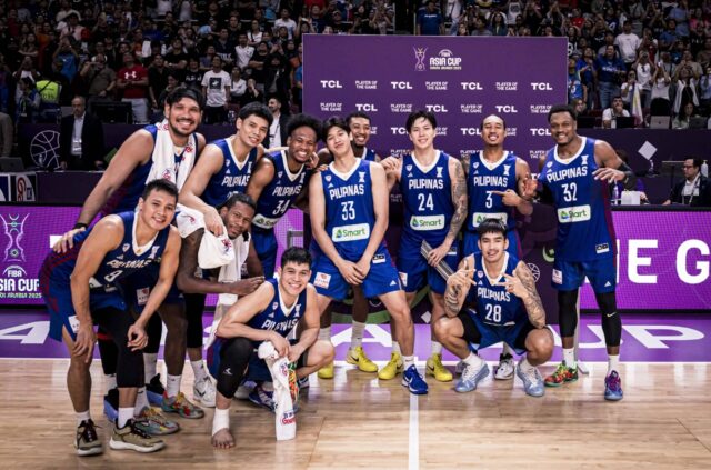 Dwight Ramos e Gilas Pilipinas durante uma partida contra o Iraque na Copa Asiática de 2025 da FIBA.